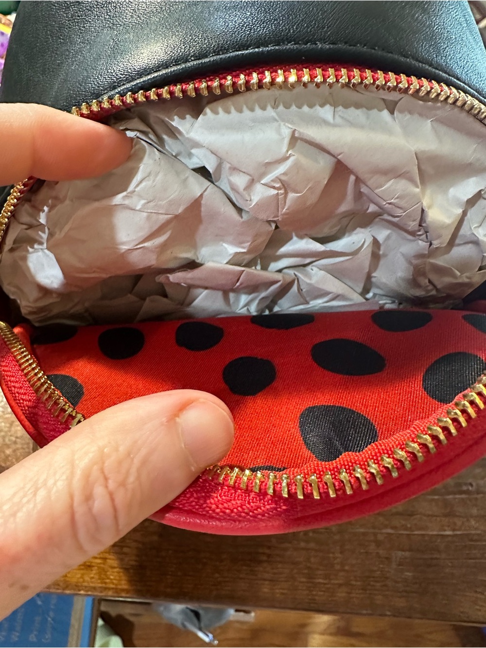 Loungefly Disney Cruella Convertible Mini Backpack -101 Dalmatian spots - Picture 7 of 8